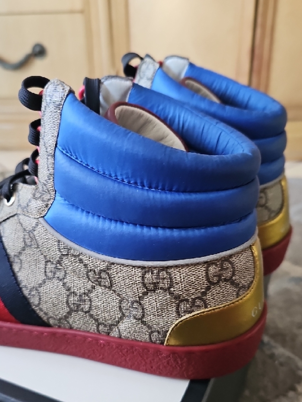 Gucci Men’s High-Top Sneakers in Light Gray Monogram with Blue & Red Accents - Picture 7 of 14